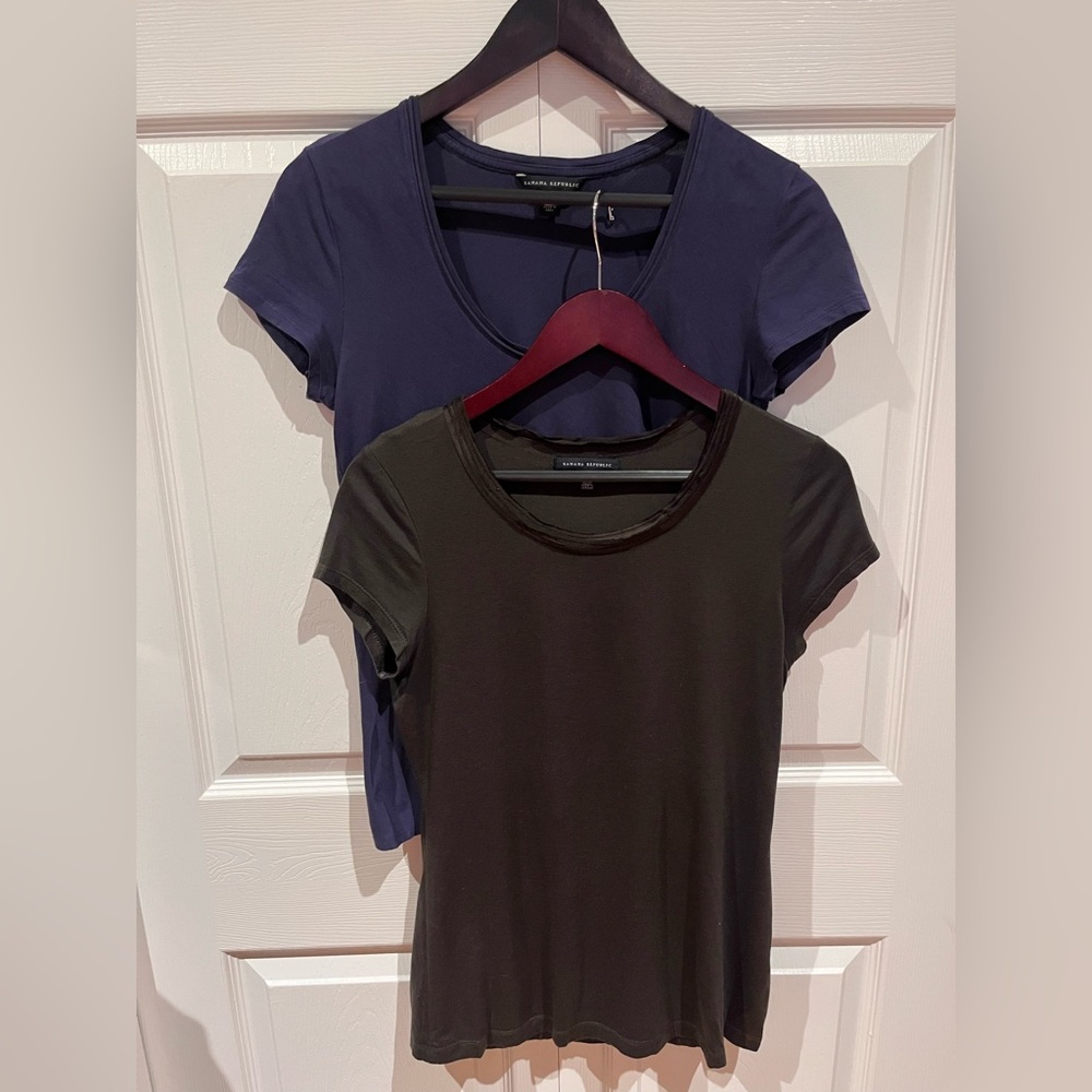 2 Banana Republic Brown and Purple Short Sleeve Tees